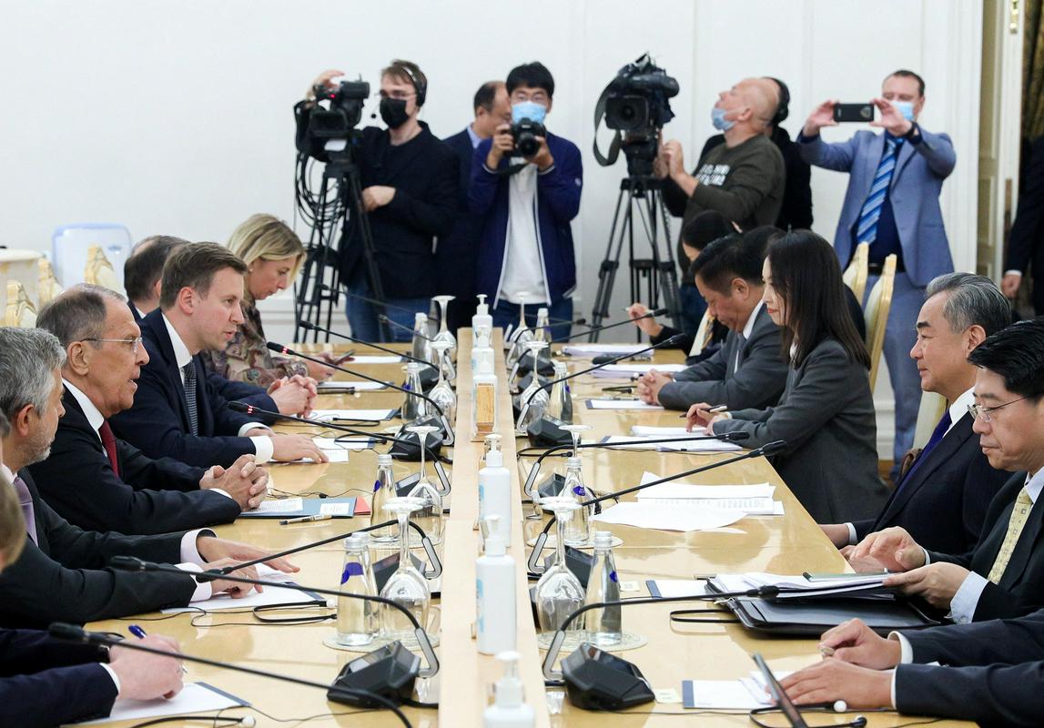 Pogovori Vanga in Lavrova. Foto: Reuters