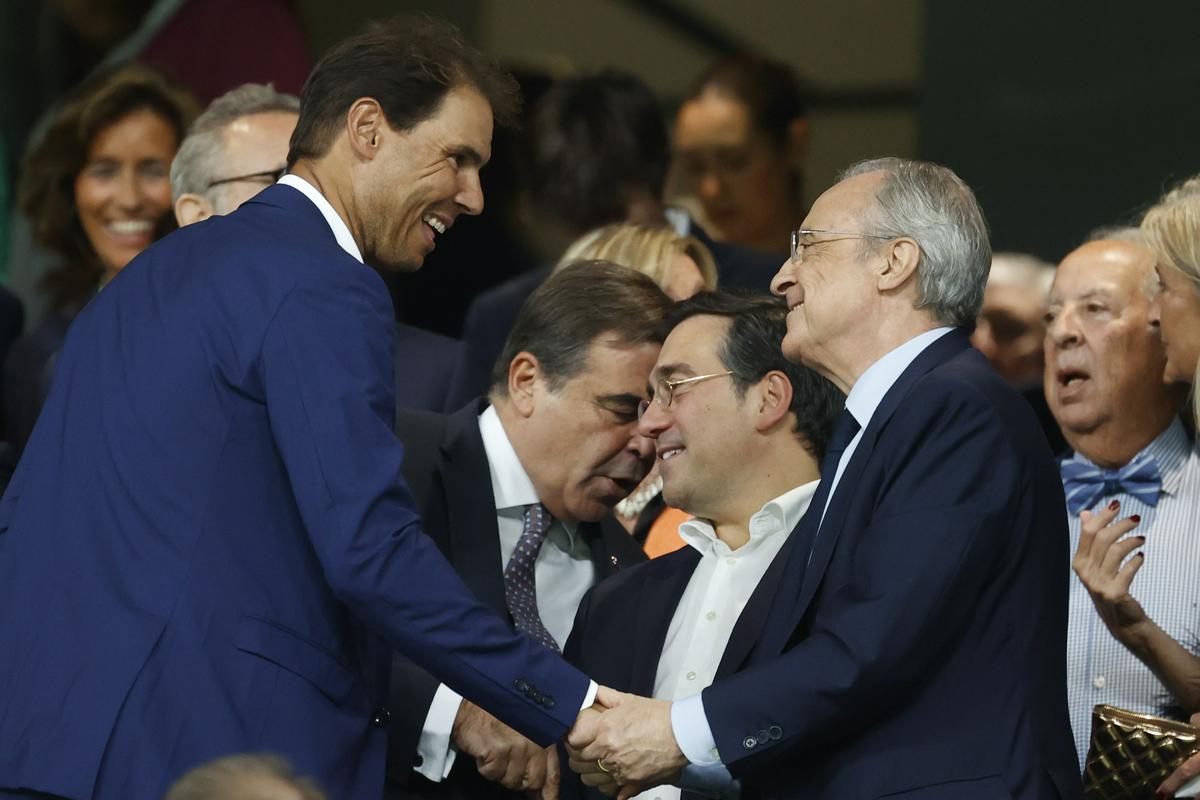 Nadal si je v nedeljo v živo ogledal tekmo Real Madrid – Real Sociedad, na kateri je bil gost predsednika Florentina Pereza, ki bi ga mogoče lahko nasledil. Foto: EPA