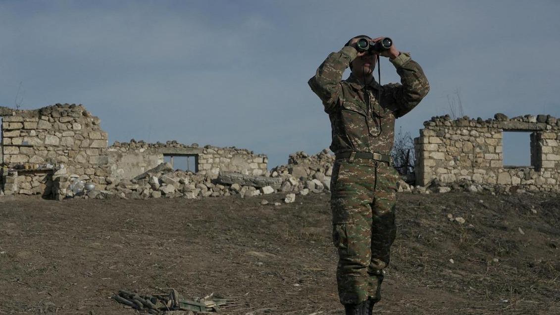 Armenski vojak v Gorskem Karabahu (fotografija je iz leta 2021). Foto: Reuters
