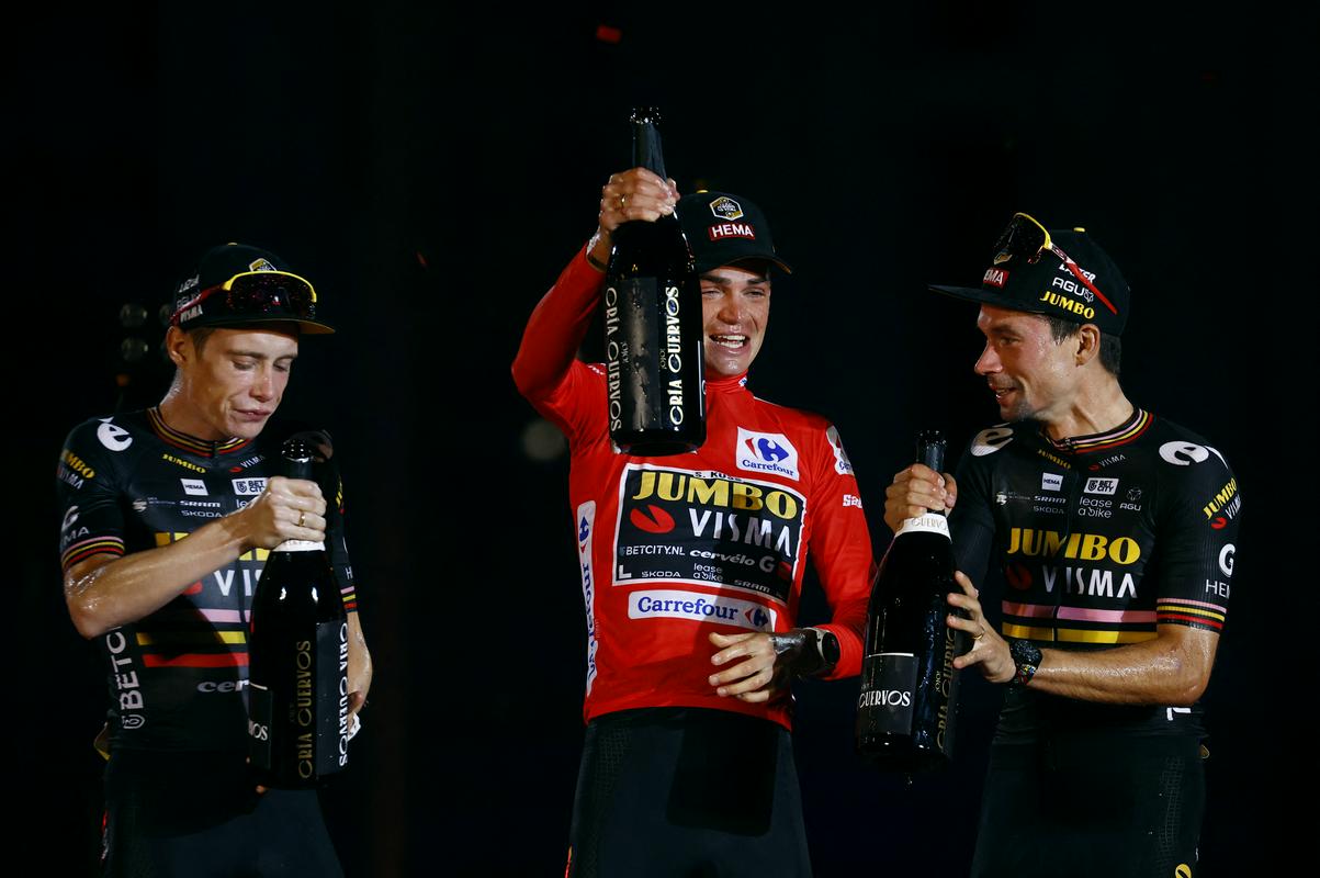 Trije odlični kolesarji, trije zmagovalci treh tritedenskih dirk. In koliko 'resničnih' kapetanov? Foto: Reuters