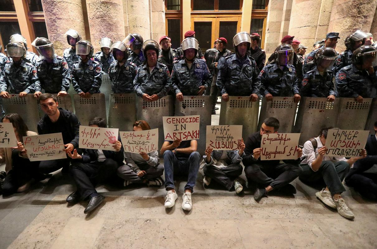 Prizor s protesta v Erevanu. Foto: Reuters