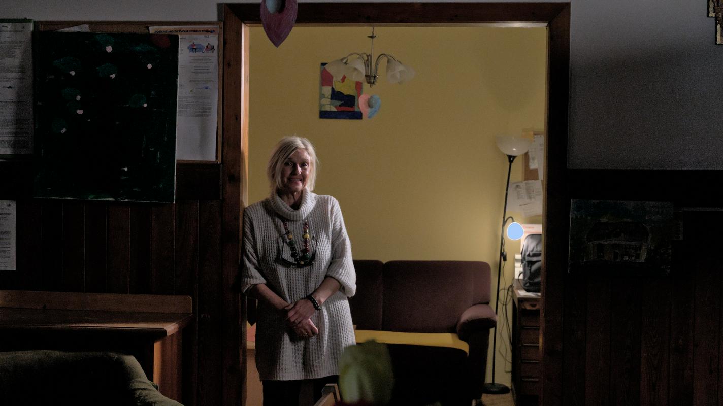 Borova hči Manja Pavšič v hiši, v kateri so Pavšičevi nekoč živeli. Foto: SOJ RTV SLO/Amir Muratović
