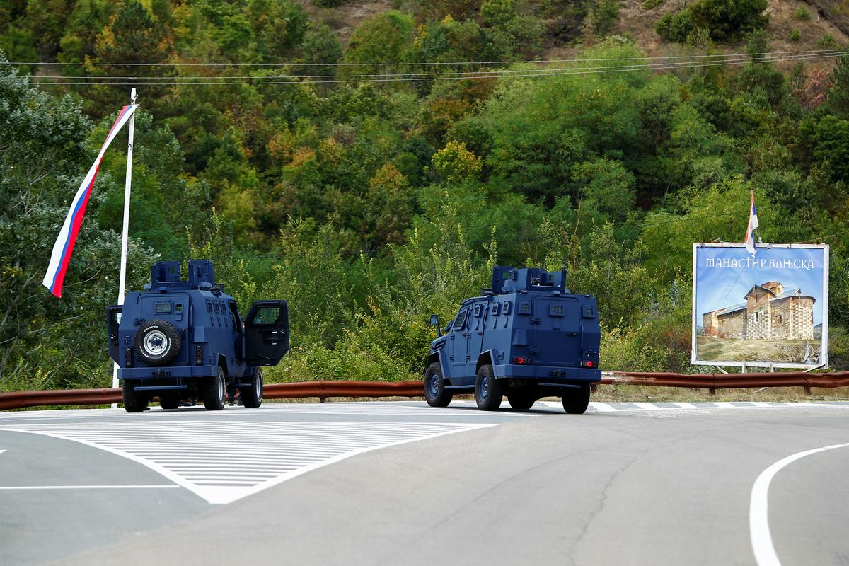 Kosovska policija obkolila 30 strelcev v samostanu Banjska