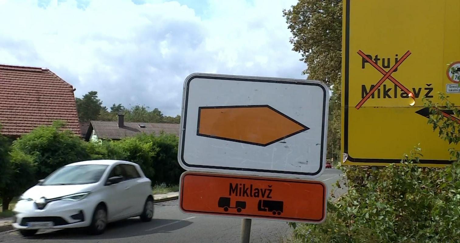 Cesta med Miklavžem in Hajdino bo dva meseca zaprta. Foto: Posnetek zaslona