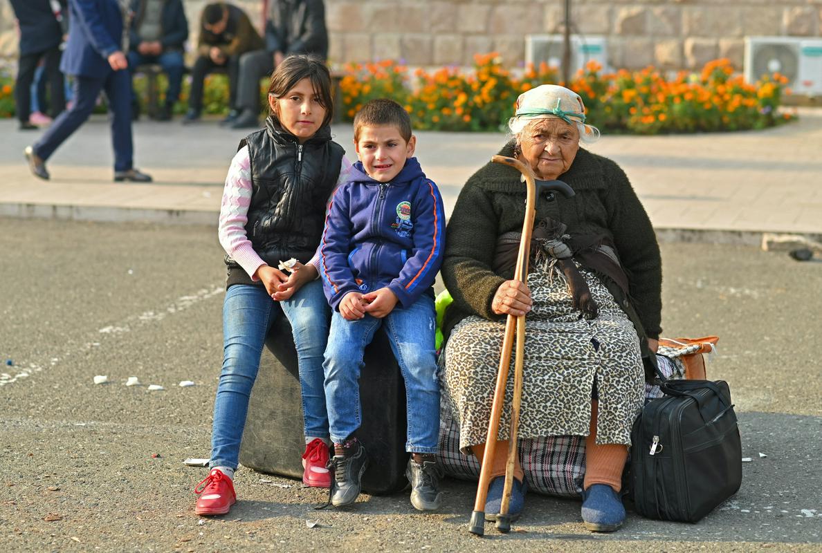 Etnični Armenci čakajo na odhod iz Gorskega Karabaha. Foto: Reuters