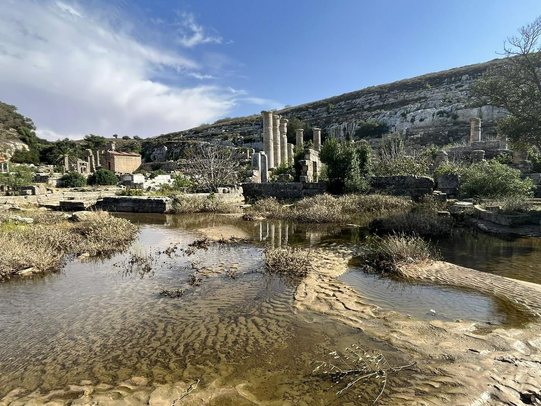 Po nedavnih poplavah v Libiji ogroženi temelji starodavnega mesta Kirena