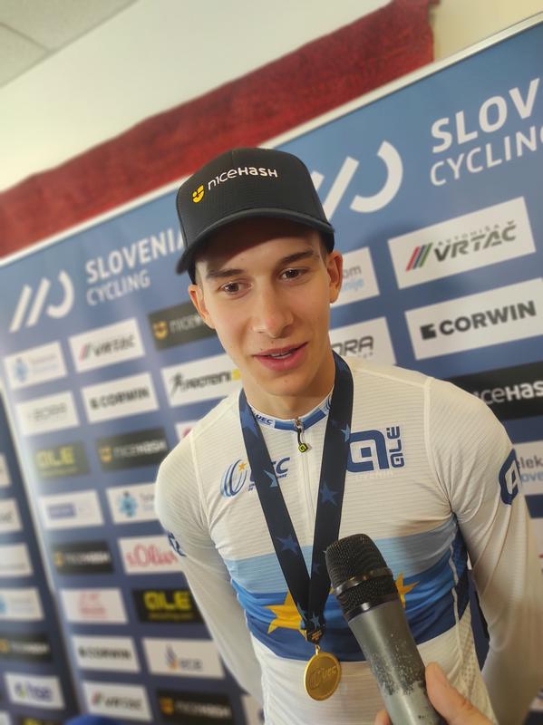 Anže Ravbar je sin Bogdana Ravbarja, kolesarja tedanje Krke Novo mesto, za katero je osvojil VN Kranja 1995, leta 1996 pa je bil državni prvak na cestni dirki. Foto: MMC RTV SLO