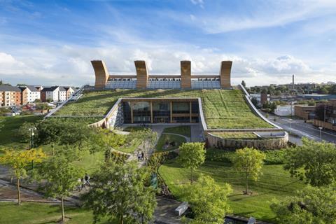 Laboratoriji Nottinghamske univerze zmanjšujejo ogljični odtis stavbe. Foto: https://www.chemistryworld.com/news/nottingham-green-labs-rise-from-ashes/2500511.article