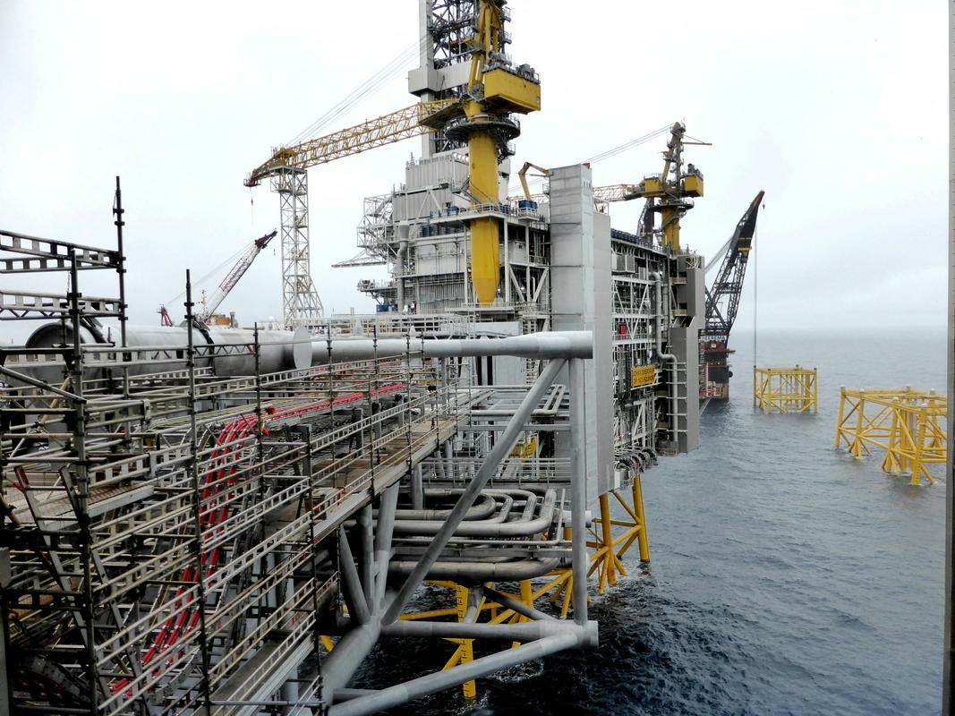 Equinor je norveška državna energetska družba, ki ima v Severnem morju že številne naftne ploščadi. Foto: Reuters