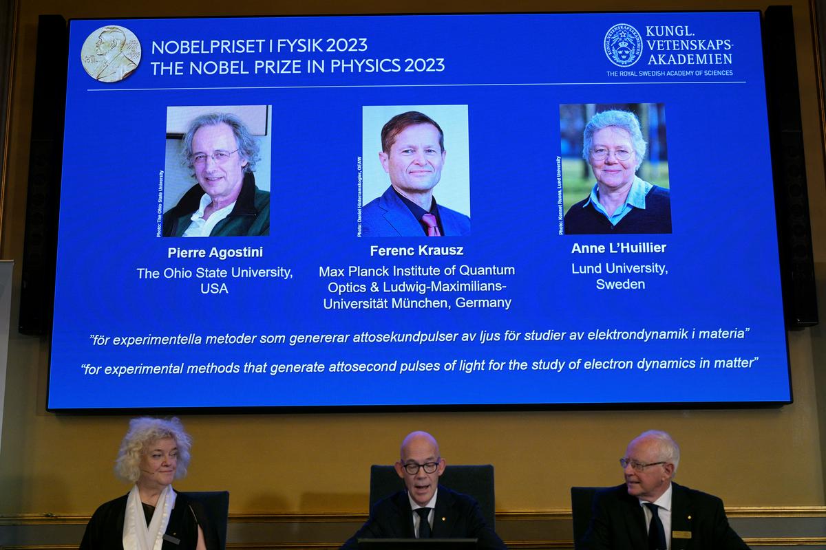 Nobelova nagrada za fiziko za prispevek k raziskavam elektronov v atomih in molekulah