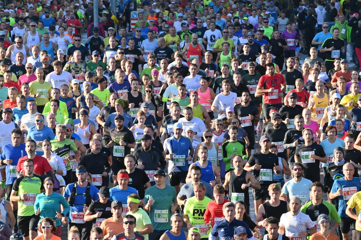 Tudi letos je bila udeležba izjemno množična – na nedeljskih tekih je nastopilo več kot 13.500 tekačev in tekačic. Foto: BoBo