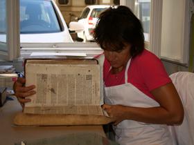 Restavriranje Dalmatinove Biblije. Foto: Osebni arhiv/Blanka Avguštin Florjanovič