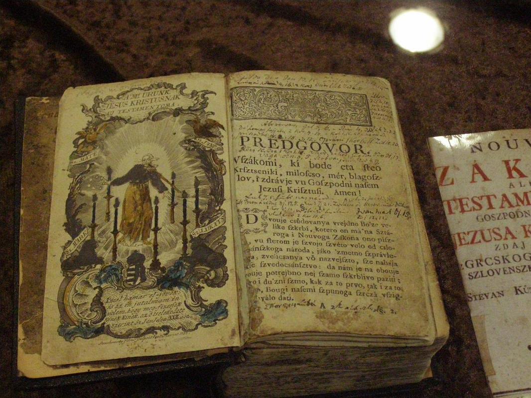Izvorna izdaja Küzmičevega prevoda Nove zaveze oziroma Nouvega Zákona v prekmurščino iz leta 1771. Foto: Wikipedia