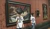 Okoljska aktivista razbila steklo, ki ščiti Velázquezovo Venero