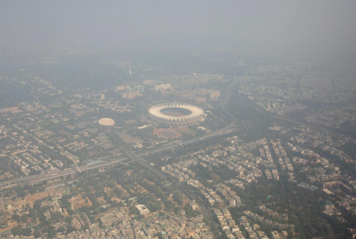 New Delhi prekriva gosta plast smoga. Foto: Reuters