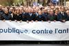 Več kot 100.000 ljudi na shodu proti antisemitizmu v Parizu