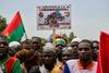 V pokolu v Burkina Fasu naj bi bilo ubitih okoli sto civilistov