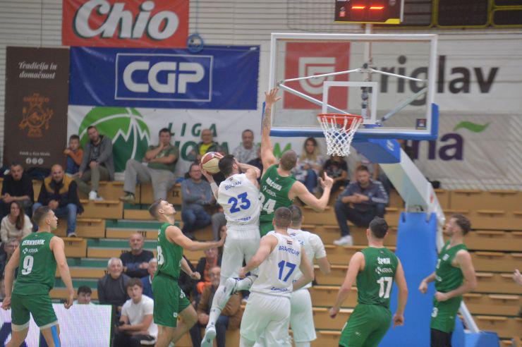 Tomislav Buljan je v ključnem trenutku zadel dve trojki. Foto: Drago Perko/kosarka.si