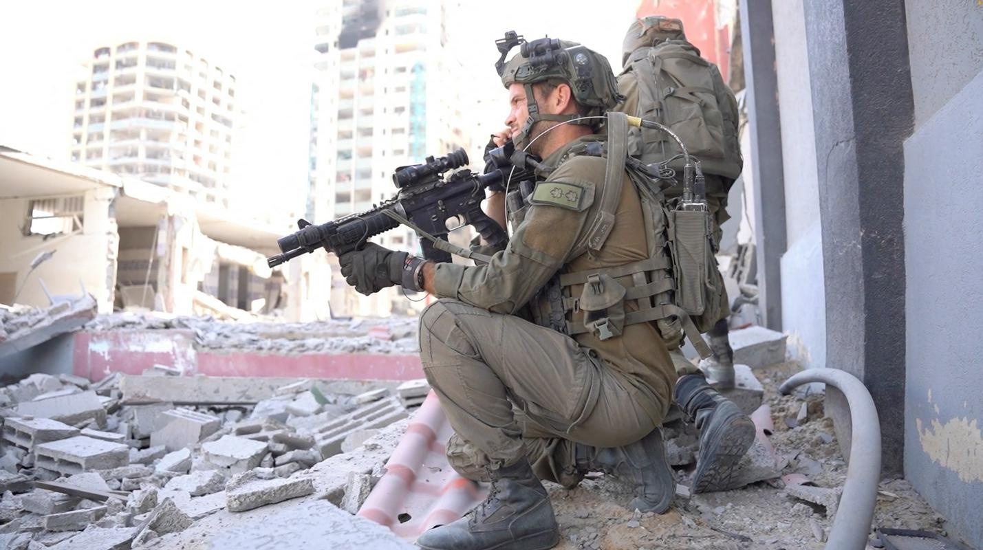 Izraelski vojaki v Gazi. Foto: Reuters