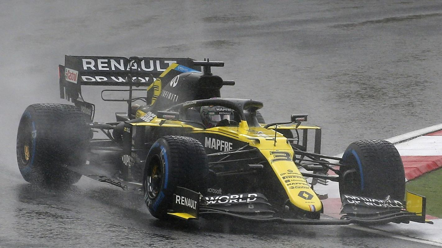 Ricciardo je z Renaultom sklenil bogato pogodbo, ki mu je navrgla slabih 40 milijonov evrov na sezono. Finančno je veliko pridobil, rezultatsko pa ogromno izgubil. Foto: EPA
