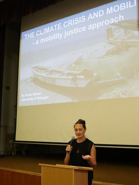 Predavanje Sarah Walker na 8. nacionalni konferenci globalenga učenja v Ljubljani. Foto: Društvo Humanitas