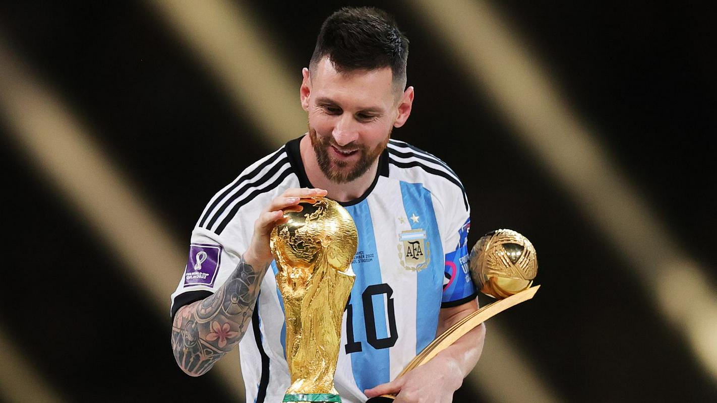 Lionel Messi po finalu zadnjega svetovnega nogometnega prvenstva v Katarju. Foto: EPA