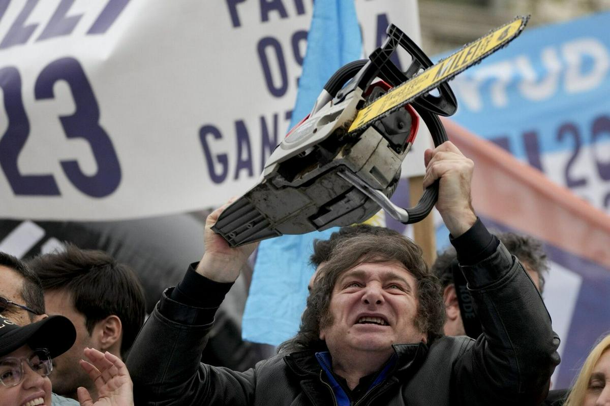 Javier Milei je vodil ... neobičajno kampanjo. Foto: AP
