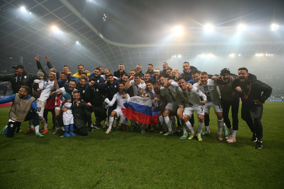 Slovenska nogometna reprezentanca bo tako drugič zaigrala na evropskem prvenstvu, prvič po letu 2000. Foto: BoBo/Borut Živulović