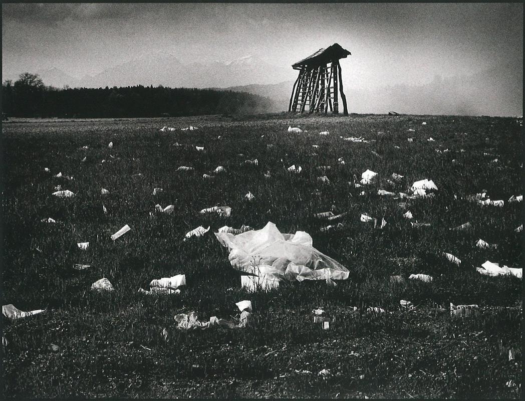 Marjan Smerke, Polivinil na poljih, ok. 1980. Foto: Arhiv družine Smerke