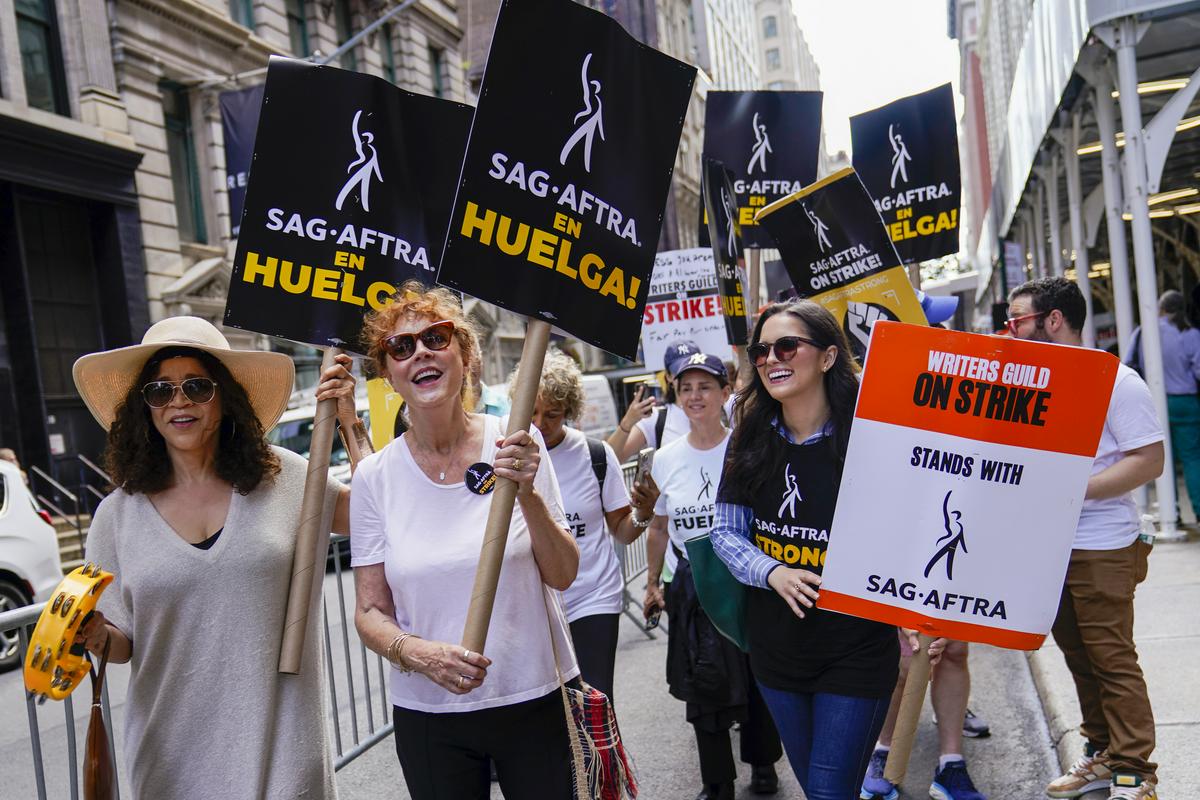 Susan Sarandon je ena bolj aktivističnih hollywoodskih zvezdnic z liberalnimi političnimi stališči. Foto: AP