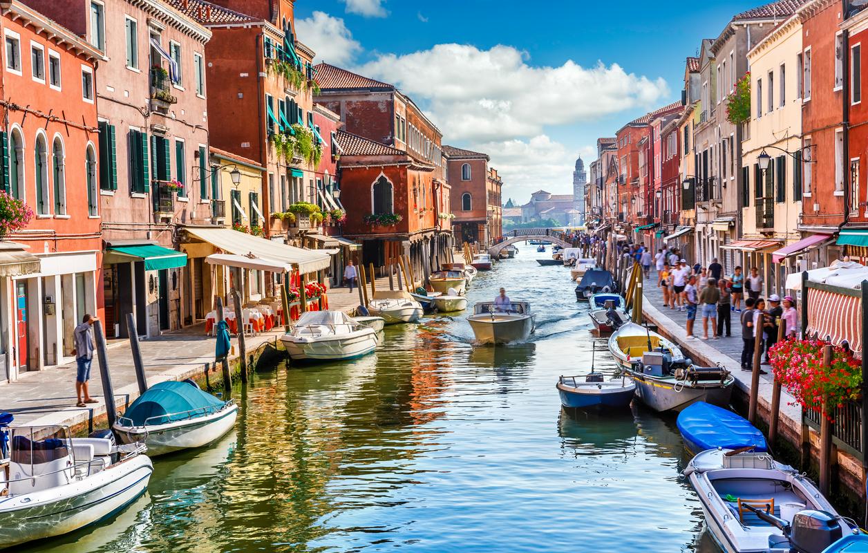 Gneča v Benetkah je predvsem v poznopomladanskih, poletnih in jesenskih mesecih precejšnja. Foto: Shutterstock
