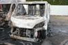 Požigalci vozil, ki so povzročili za najmanj pol milijona evrov škode, obsojeni na zapor