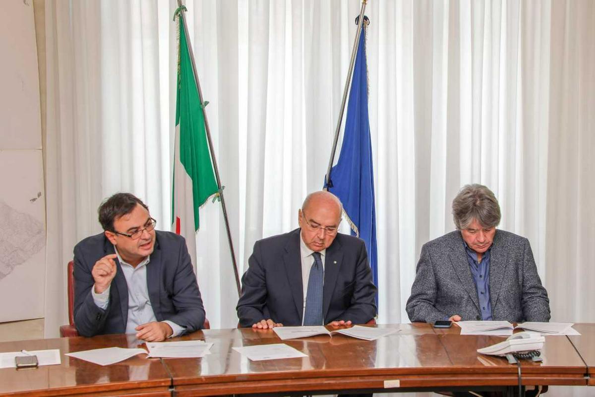  L'assessore Everest Bertoli, il sindaco Roberto Dipiazza e il direttore Generale, Fabio Lorenzut (Foto: Comune di Trieste)