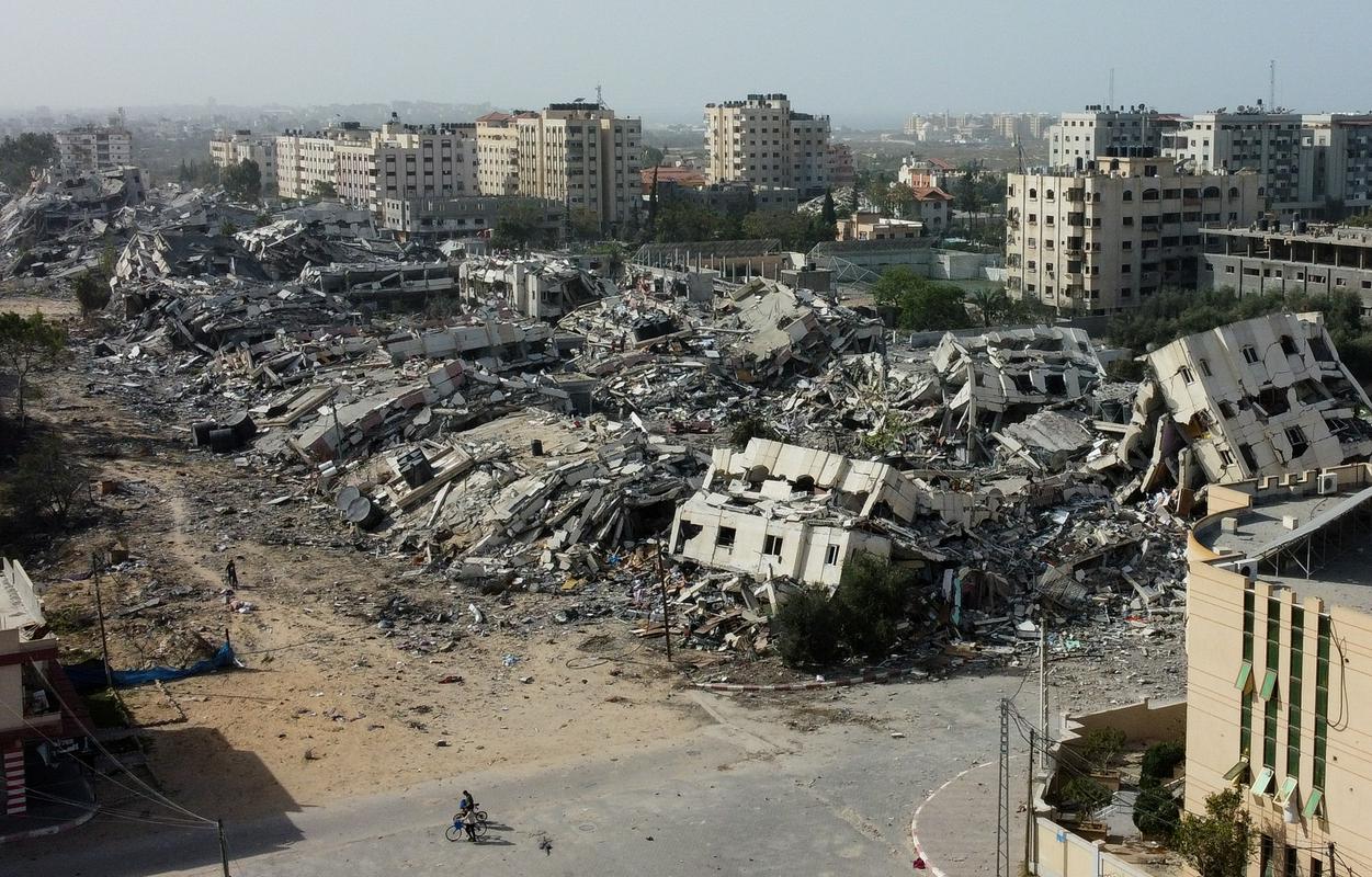 Razdejanje, ki so ga v Gazi povzročili izraelski napadi. Foto: Reuters