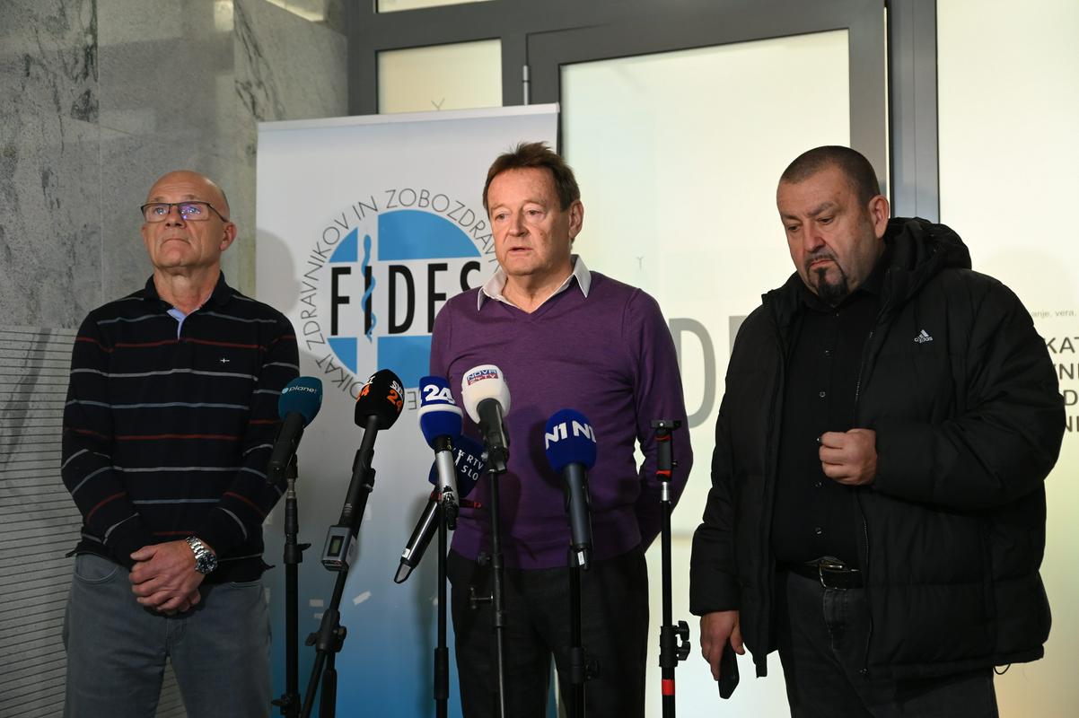 Predstavniki Fidesa (z leve) Silvan Saksida, Damjan Polh in Milenko Stankovič. Foto: BoBo/Žiga Živulović ml.