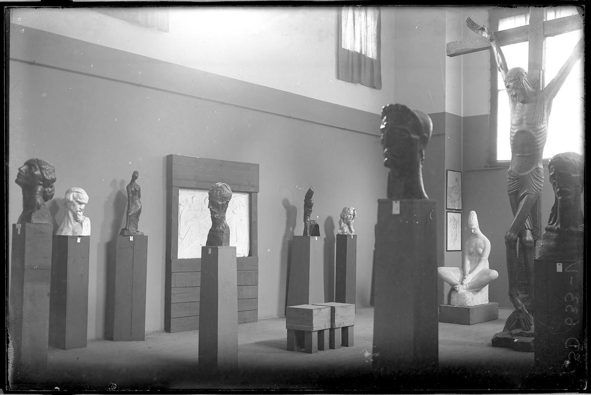 Pogled na razstavo Ivan Meštrović v Jakopičevem paviljonu, 1923, Narodni muzej Slovenije.