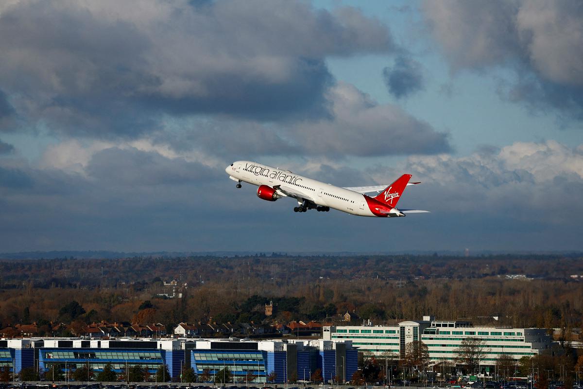 Letalo Virgin Atlantica je poletelo v zrak malo pred 13.00. Foto: Reuters