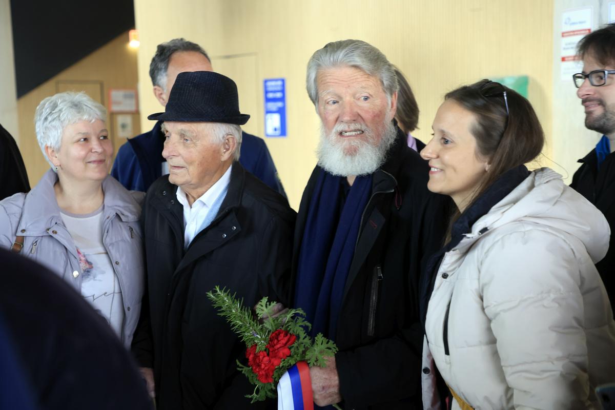 Pedra Opeko so sprejeli sorodniki in prijatelji. Foto: BoBo/Borut Živulović