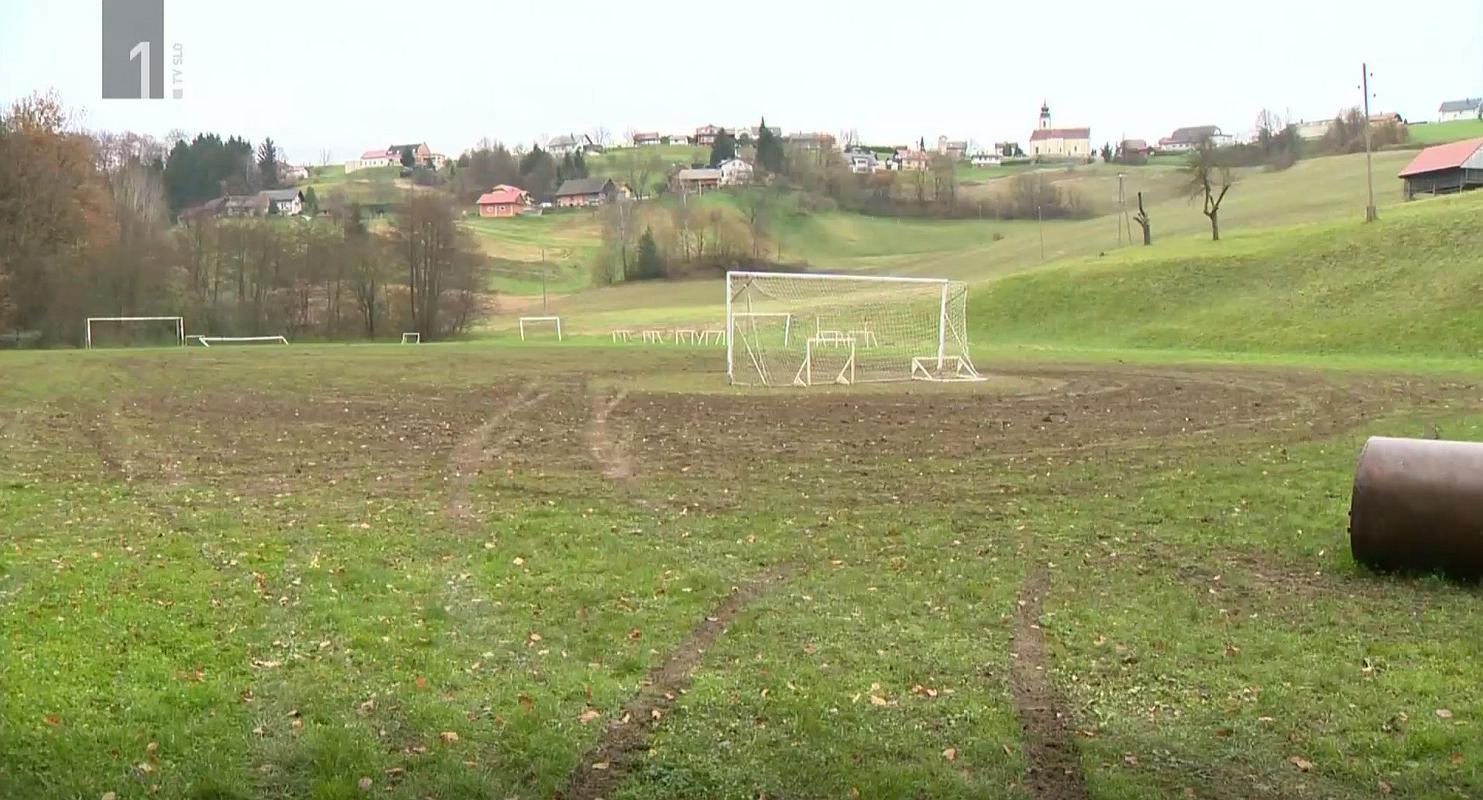 Objestneži povsem uničili nogometno igrišče v Šentjurju