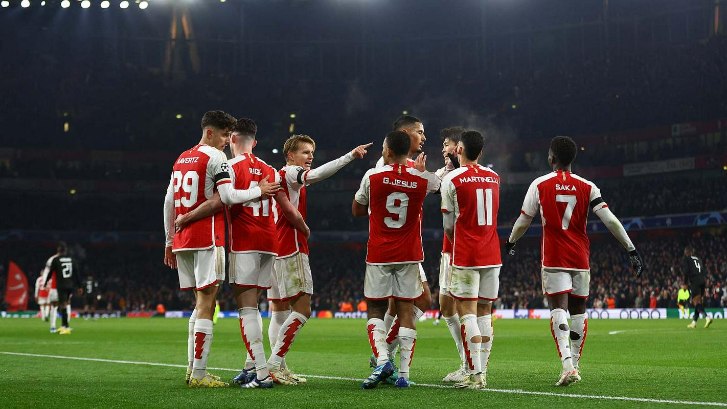 Na Emiratesu je že do polčasa odjeknila 'petarda'. Nogometaši Arsenala so se poigravali z Lensom, ki je bil popolnoma razglašen. Foto: Reuters