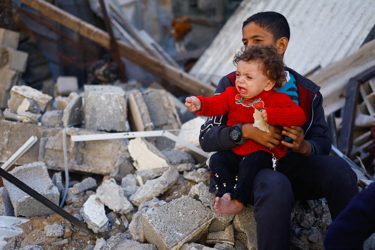 Uničenje v Kan Junisu na jugu Gaze. Foto: Reuters