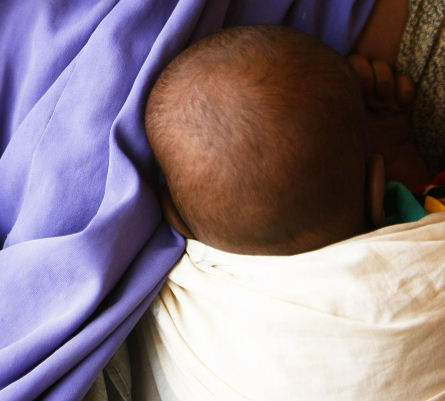 Safina Namukwaya ima tri otroke, zdaj je rodila dvojčka, pred tremi leti pa deklico. (fotografija je simbolična) Foto: EPA