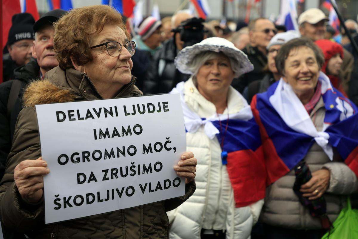 Protestniki so zahtevali padec Golobove vlade. Foto: BoBo/Borut Živulović