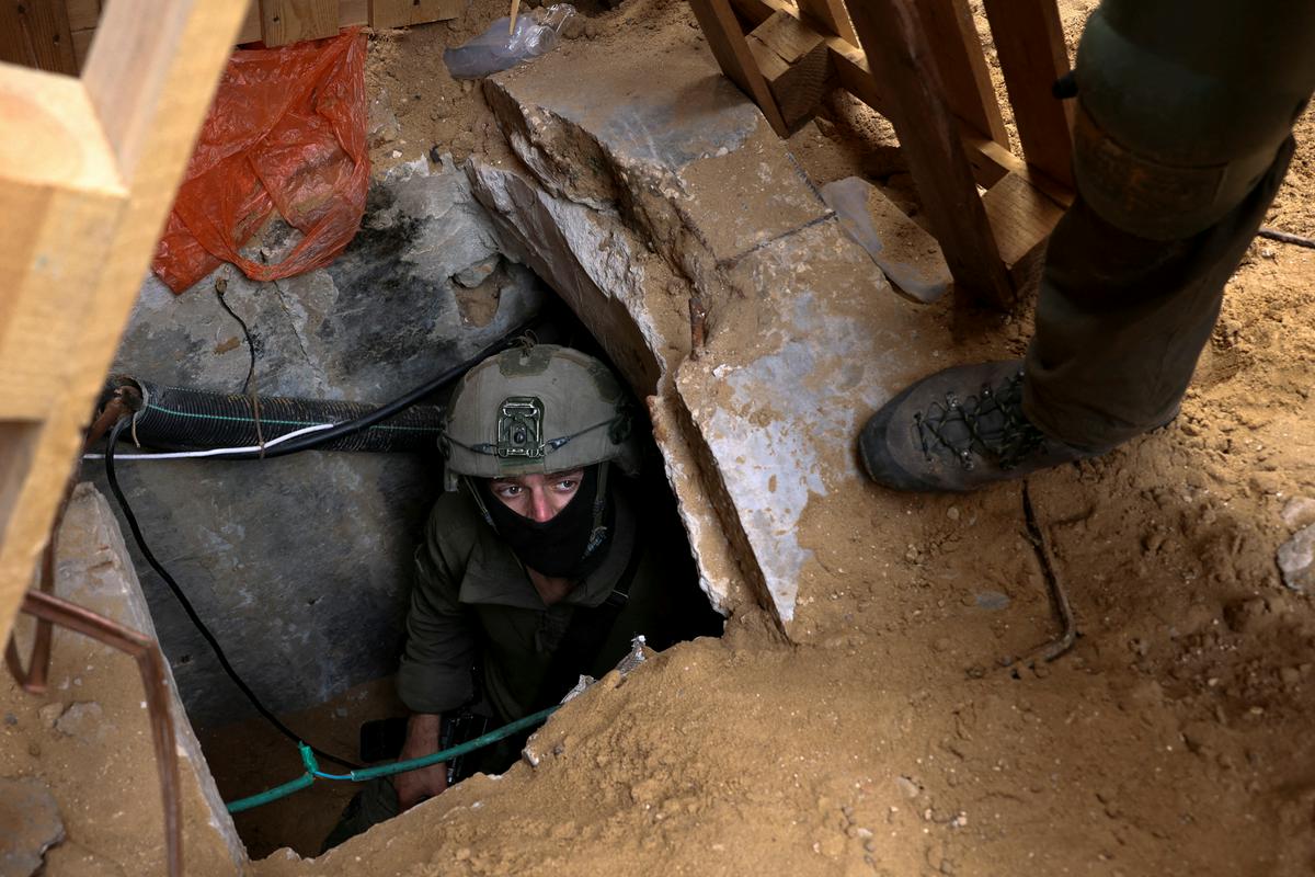 Izraelski vojaki krepijo kopenske aktivnosti na jugu Gaze. Foto: Reuters