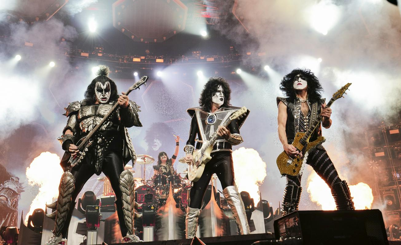 Zadnja postaja poslovilne turneje zasedbe Kiss z naslovom End Of The Road (Konec poti) je bil New York. A na koncu so Kiss na koncertu predstavili – nov začetek. Foto: AP