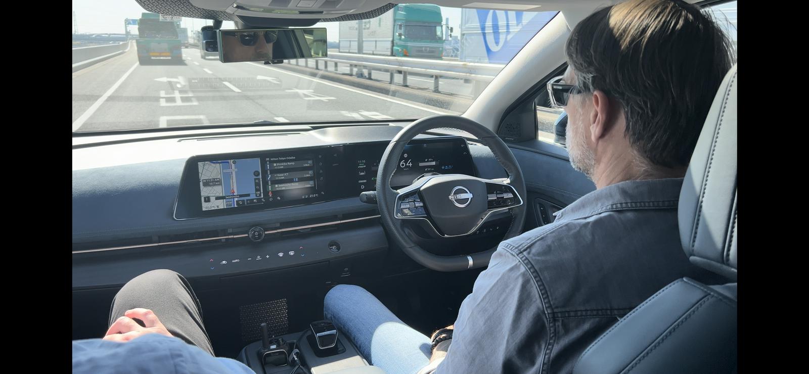 Vožnja po tokijski obvoznici brez rok na volanu je bila zanimiva in res manj stresna izkušnja. Foto: MMC RTV SLO/Avtomobilnost