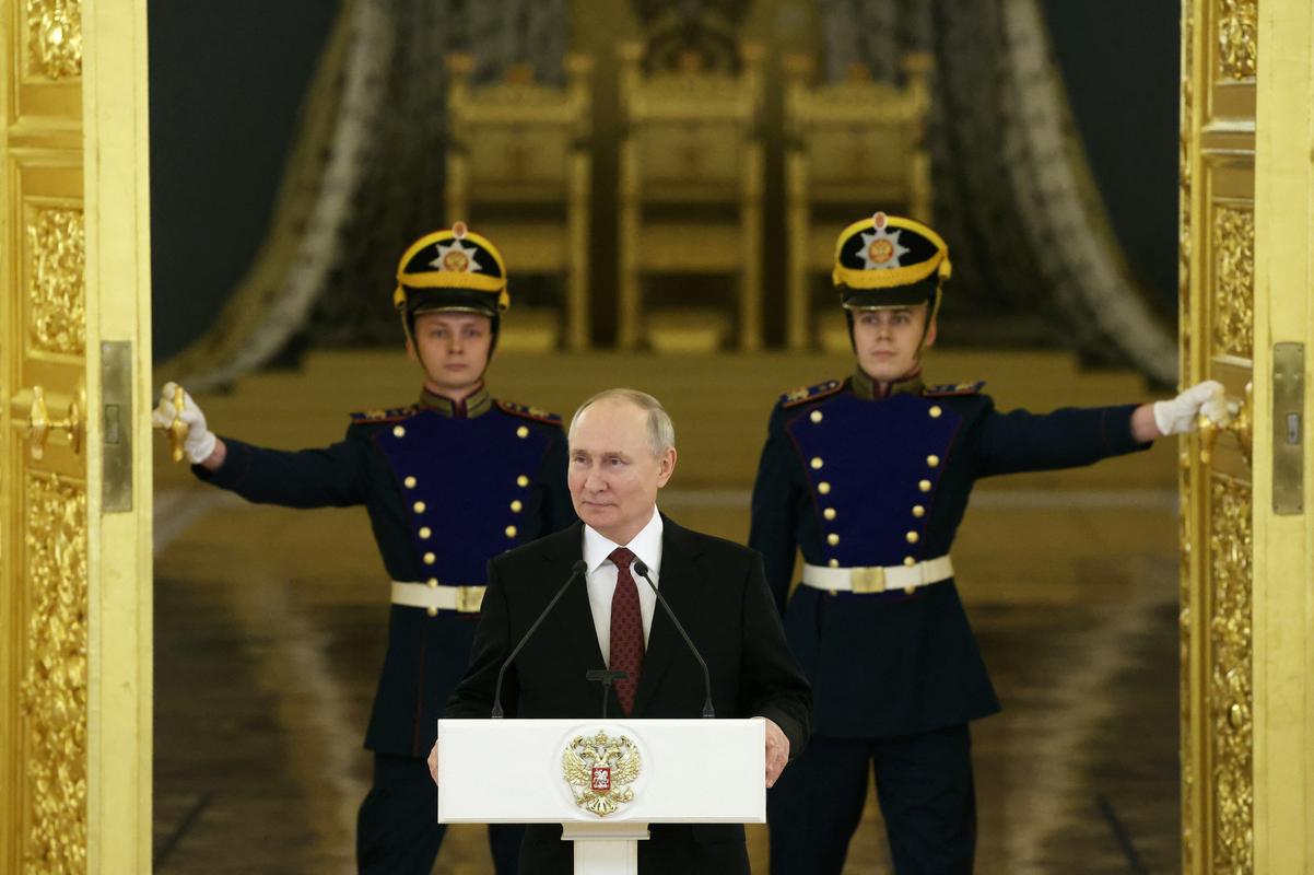 Ruski predsednik je v ponedeljek organiziral sprejem za nove veleposlanike. Foto: Reuters
