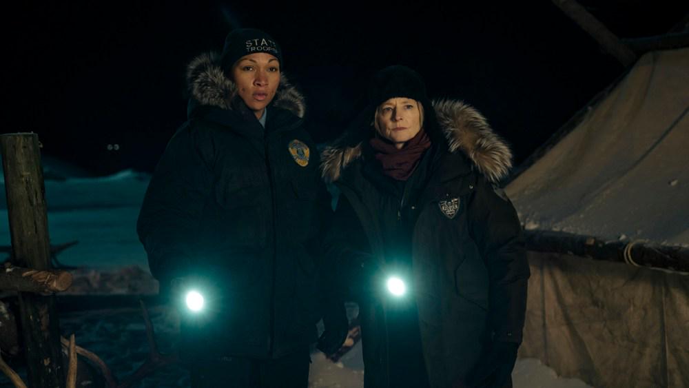 Jodie Foster in Kali Reis se bosta v četrti sezoni, podnaslovljeni Nočna dežela (Night Country) spoprijeli s svojo temo in grozljivimi resnicami pod ledom. Foto: IMDb