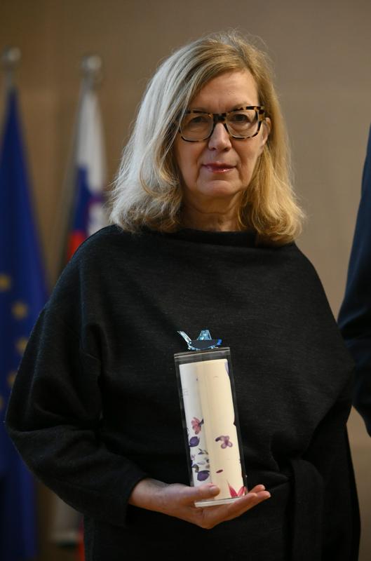 Nadja Zgonik se poleg kuratorke, avtorice in pedagoginje pojavlja tudi kot članica domačih in mednarodnih žirij ter strokovnih komisij. Foto: BoBo