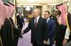 V Združenih arabskih emiratih in Savdski Arabiji slavnostni sprejem za Putina